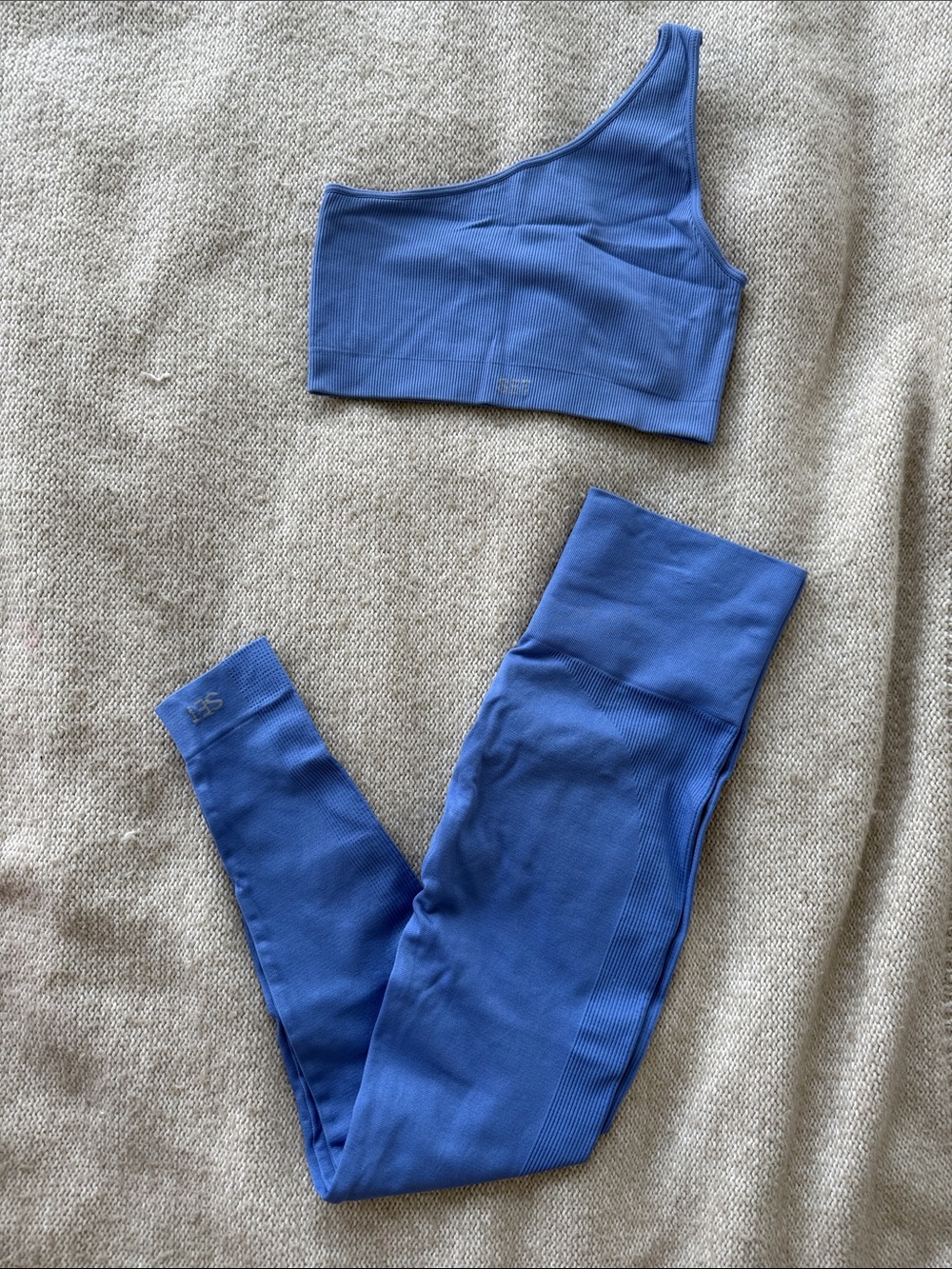 SET Active Sculptflex two piece set! One-Shoulder top and leggings